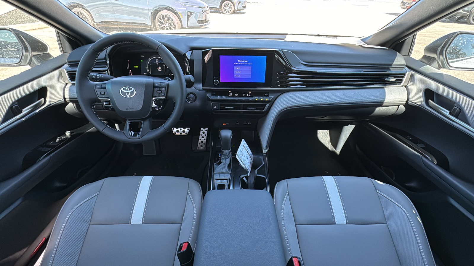 2025 Toyota Camry SE 16