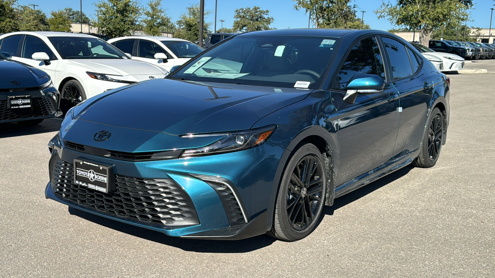 2025 Toyota Camry SE 3