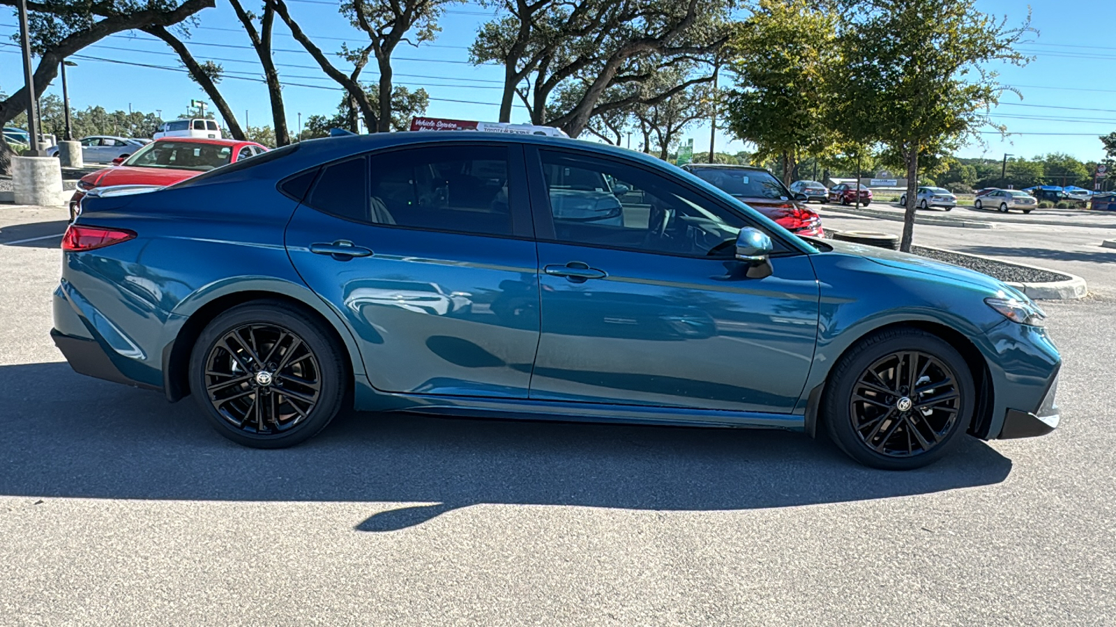 2025 Toyota Camry SE 8