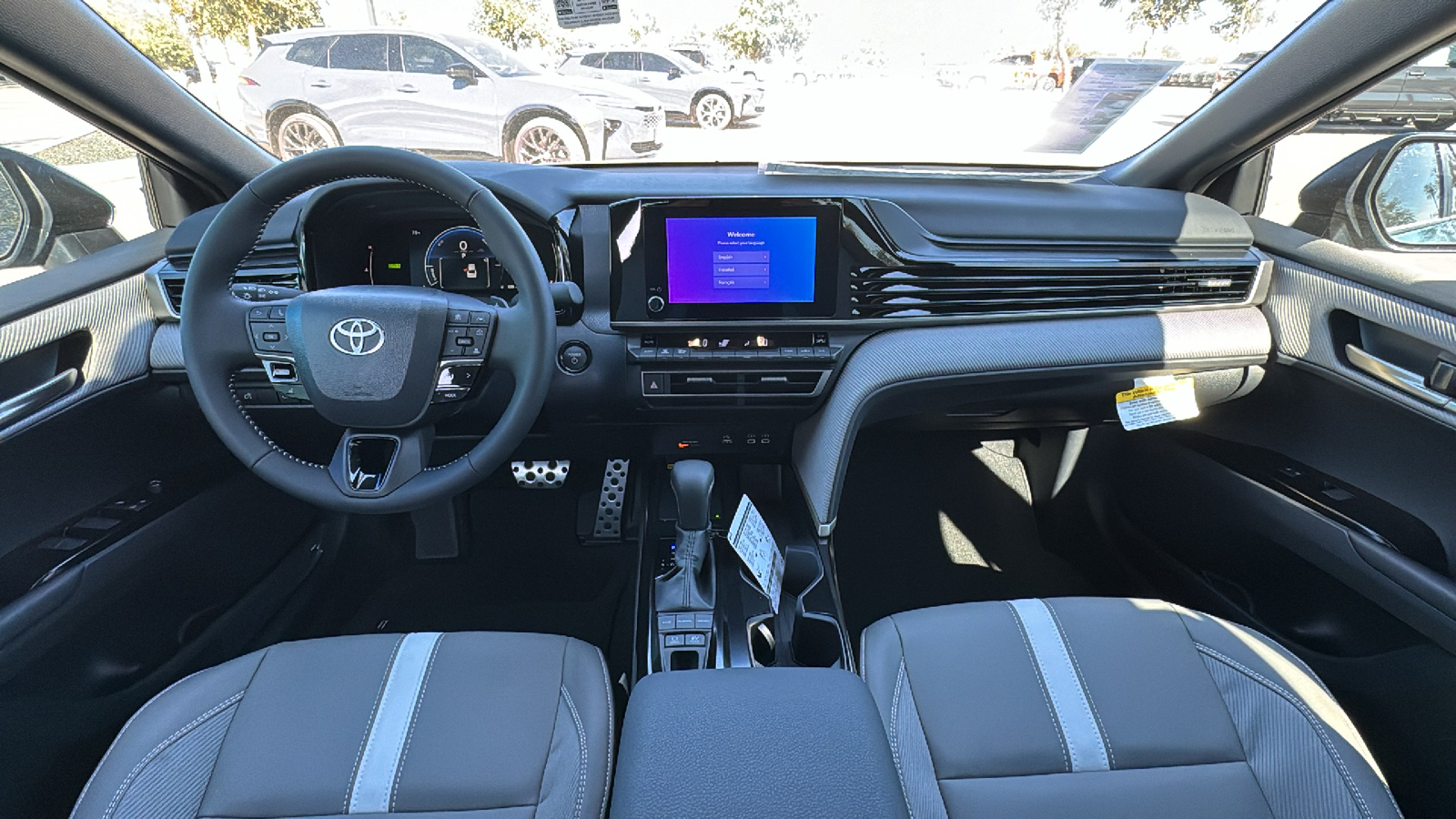 2025 Toyota Camry SE 16