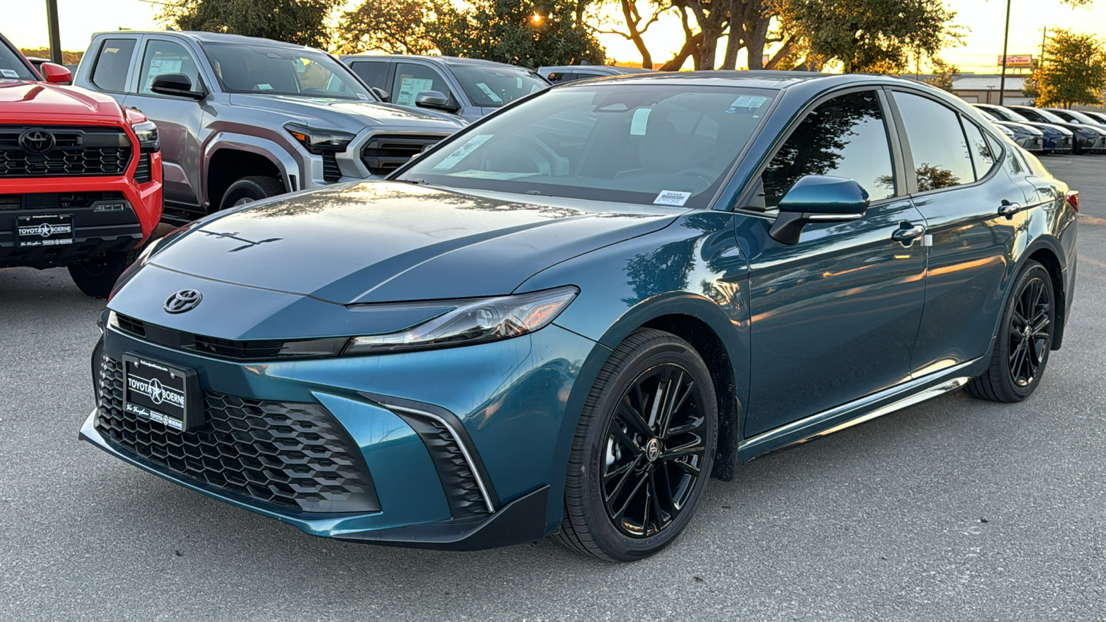 2025 Toyota Camry SE 4