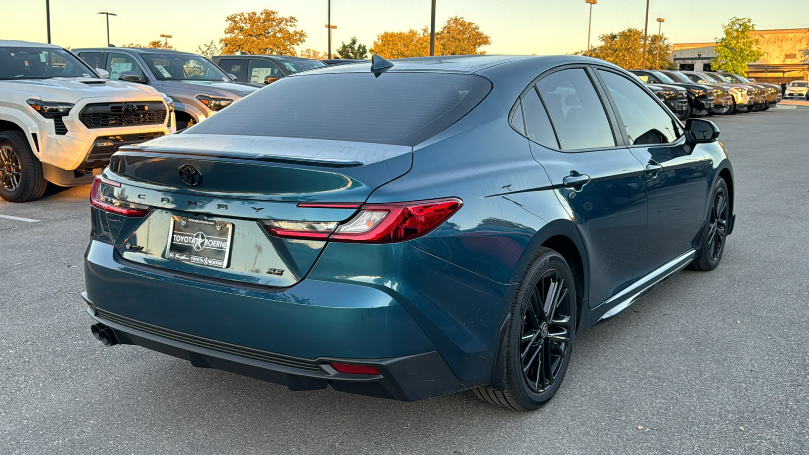 2025 Toyota Camry SE 8