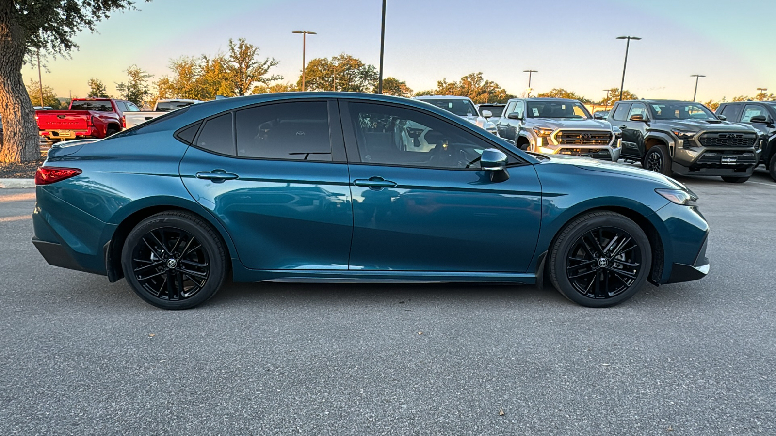 2025 Toyota Camry SE 9