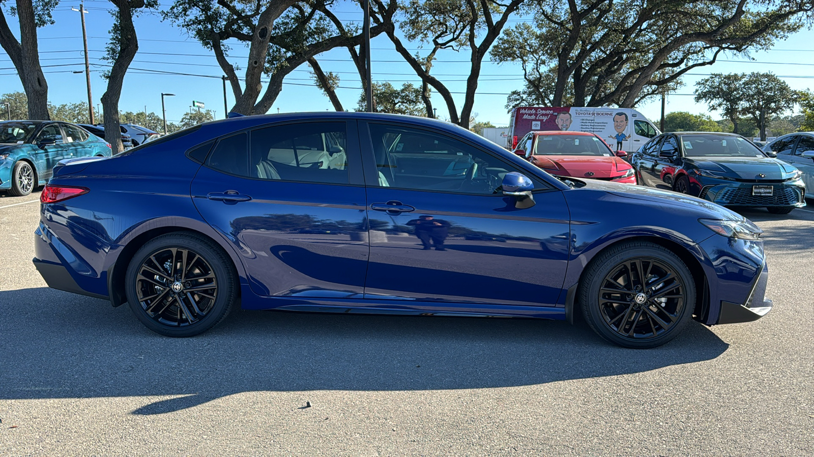 2025 Toyota Camry SE 8