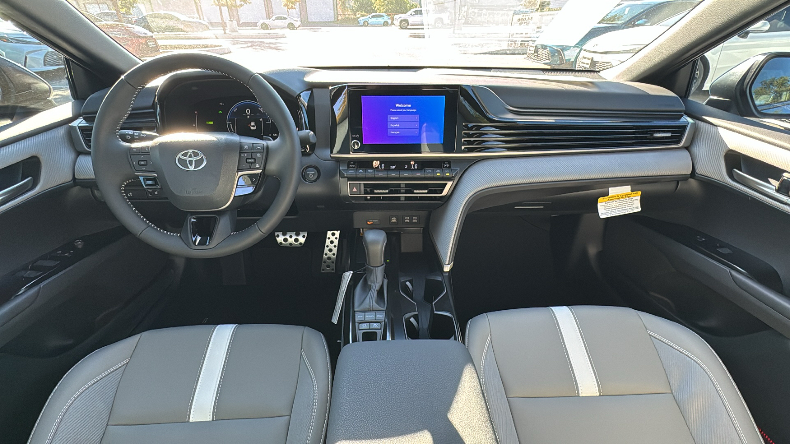 2025 Toyota Camry SE 16