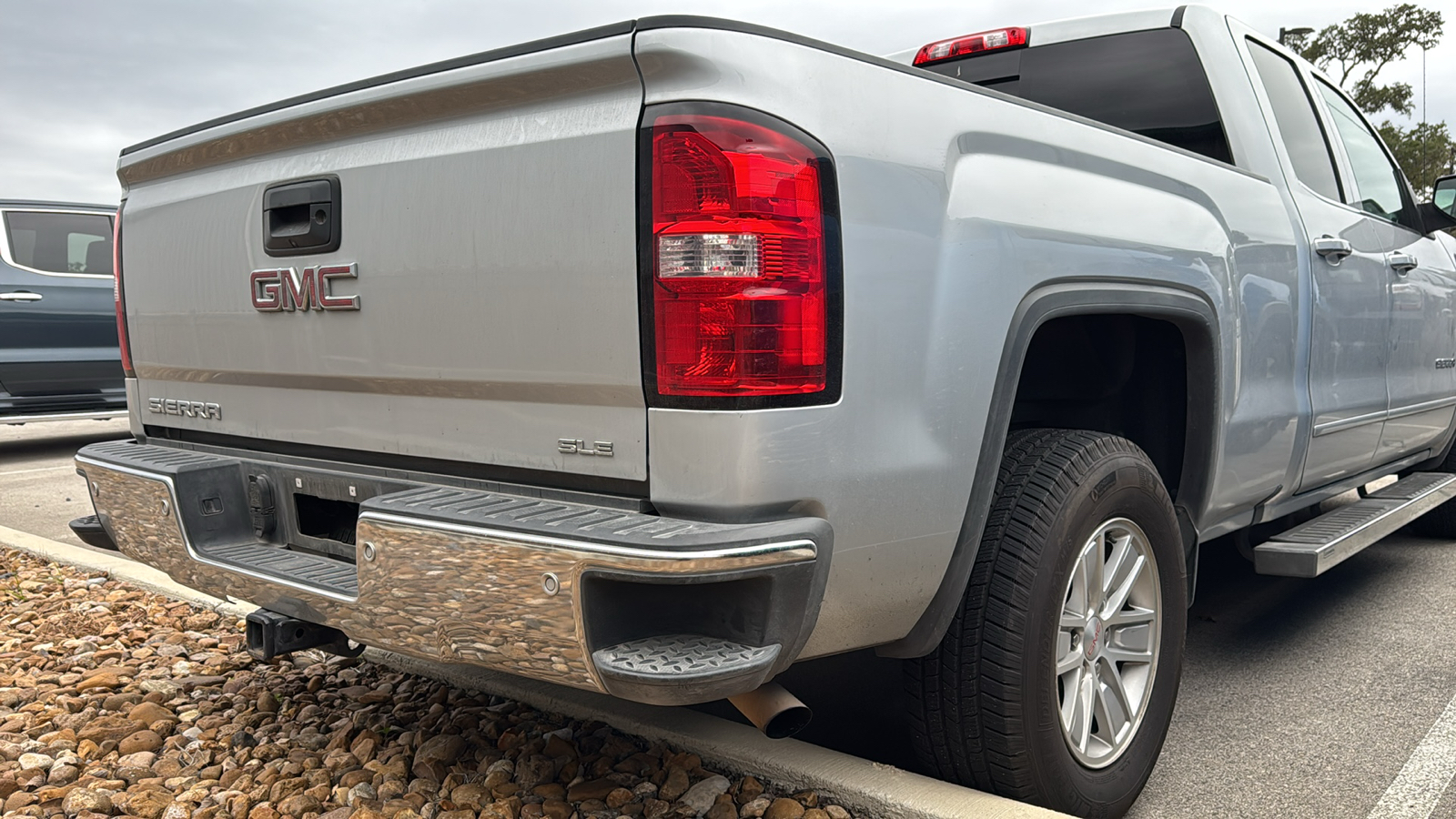 2017 GMC Sierra 1500 SLE 8