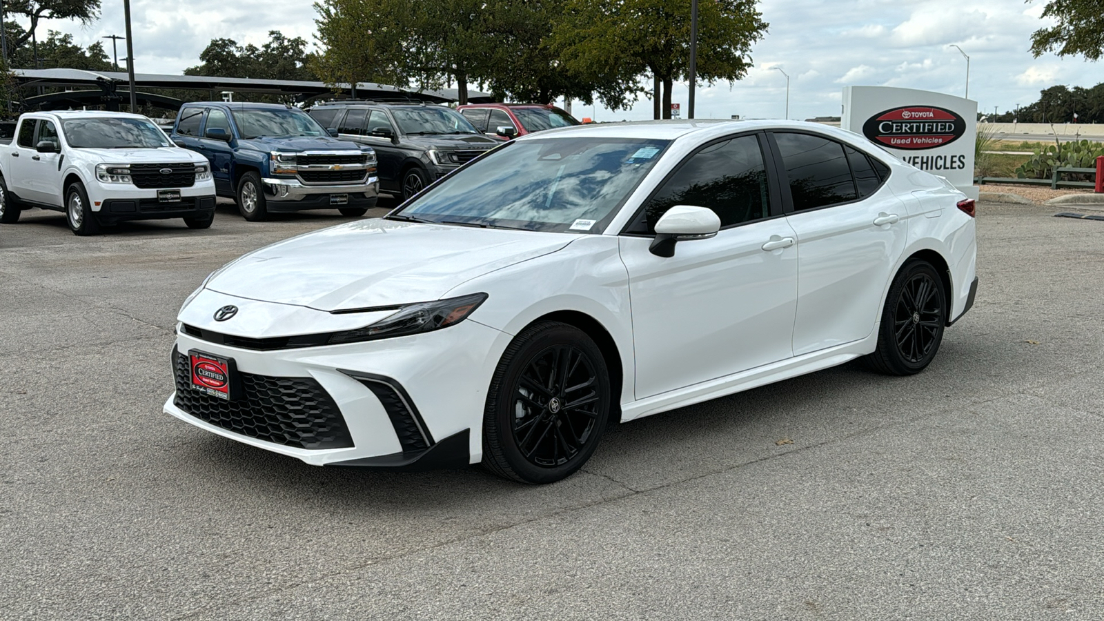 2025 Toyota Camry SE 4