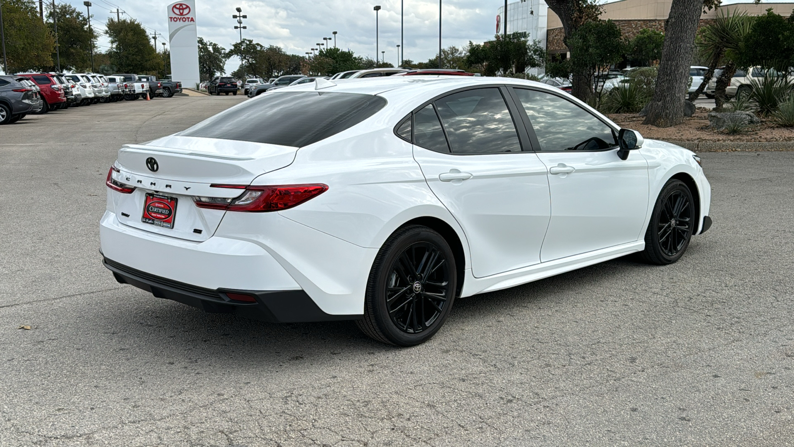 2025 Toyota Camry SE 8