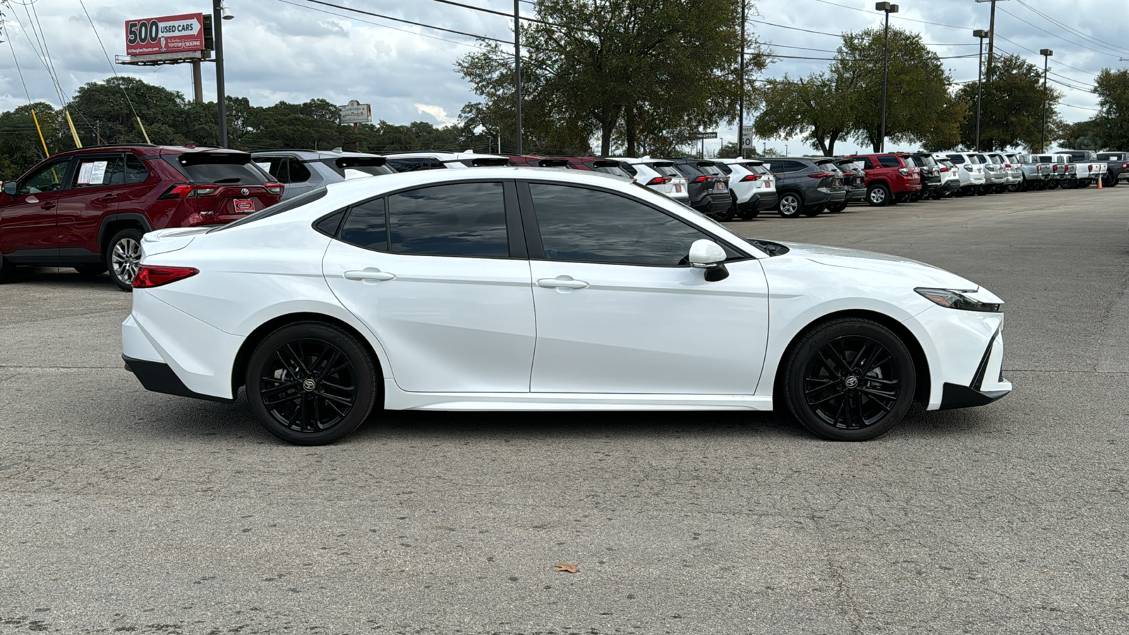 2025 Toyota Camry SE 9