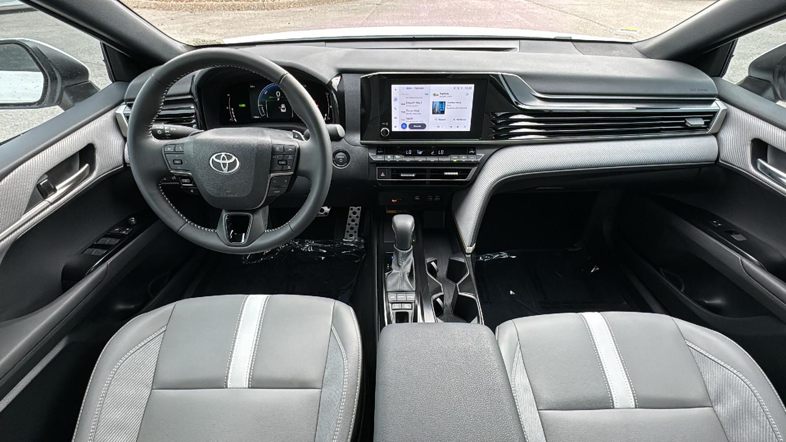 2025 Toyota Camry SE 19