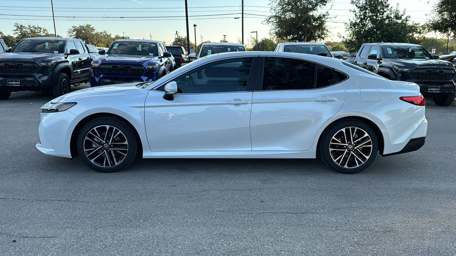 2025 Toyota Camry XLE 4