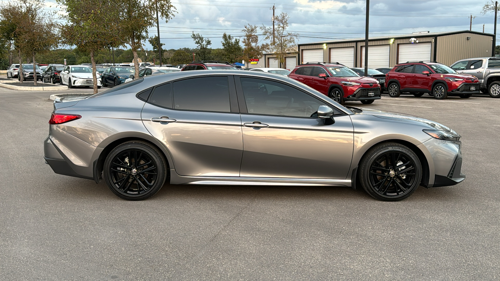 2025 Toyota Camry SE 9