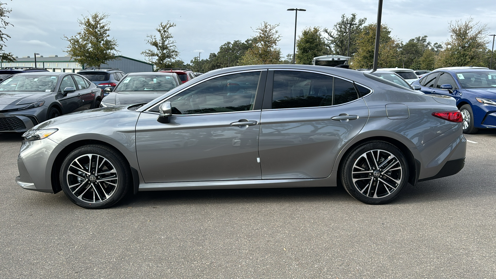 2025 Toyota Camry XLE 4