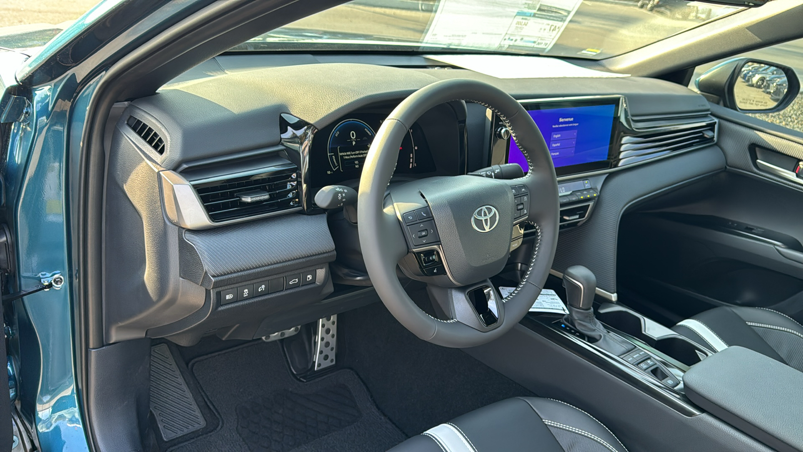 2025 Toyota Camry SE 12