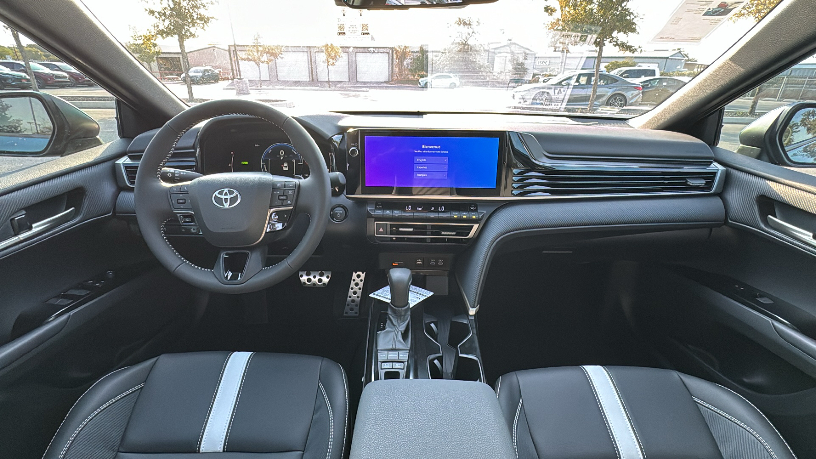 2025 Toyota Camry SE 16