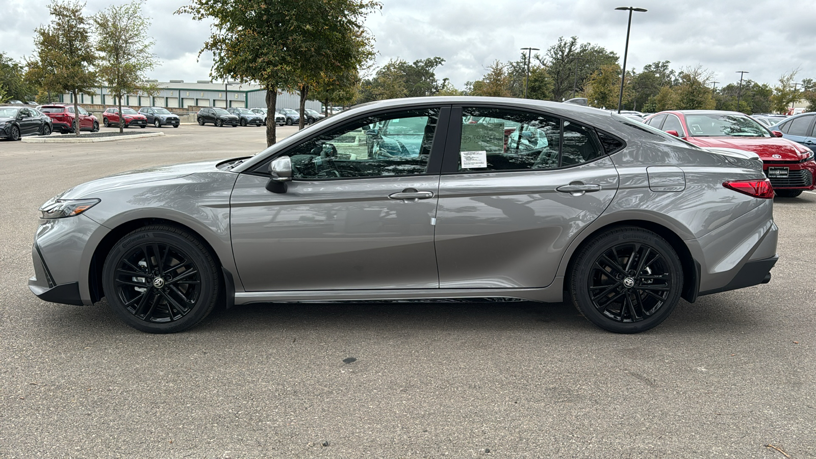 2025 Toyota Camry SE 4