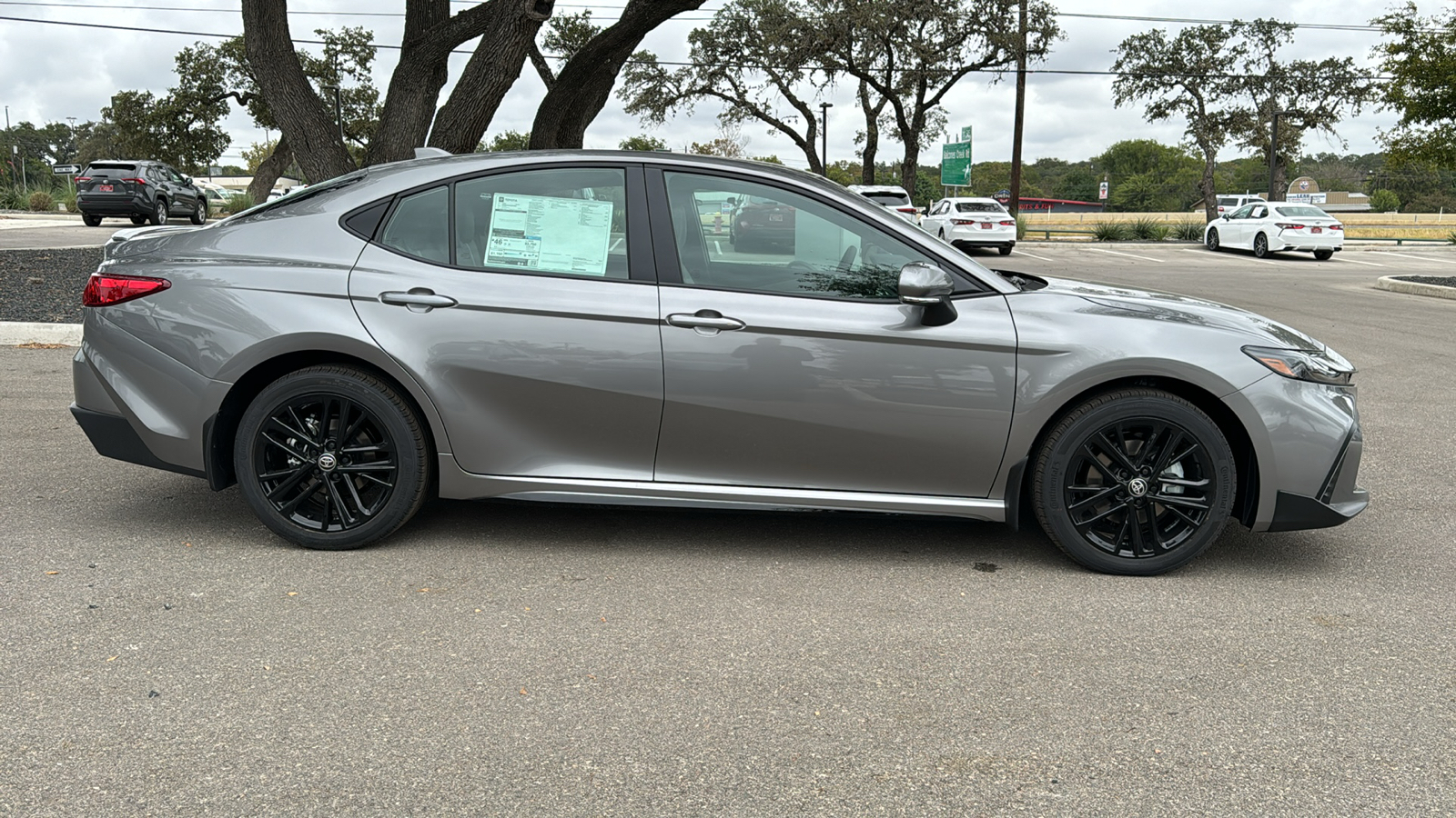 2025 Toyota Camry SE 8