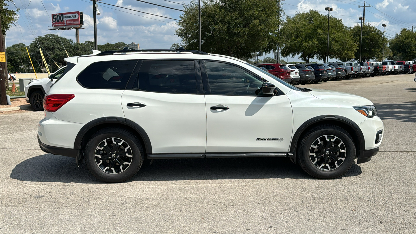 2019 Nissan Pathfinder SV 9