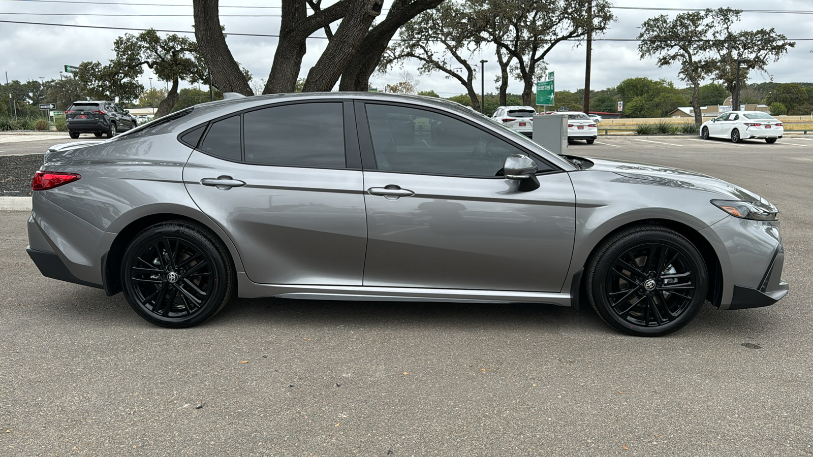 2025 Toyota Camry SE 8