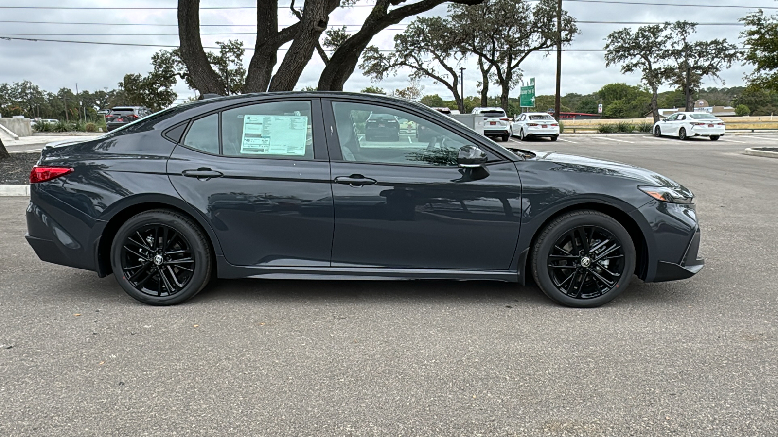 2025 Toyota Camry SE 8