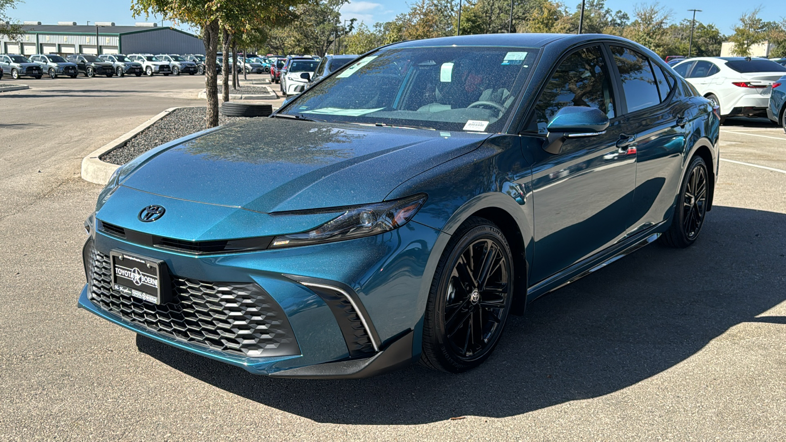 2025 Toyota Camry SE 3