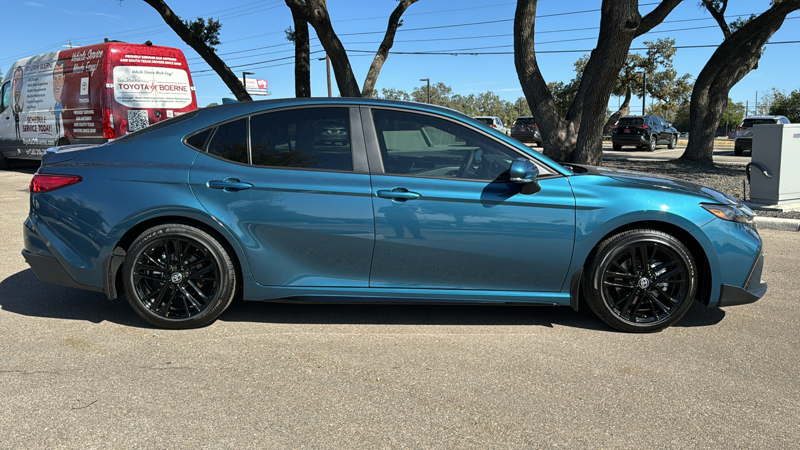 2025 Toyota Camry SE 8