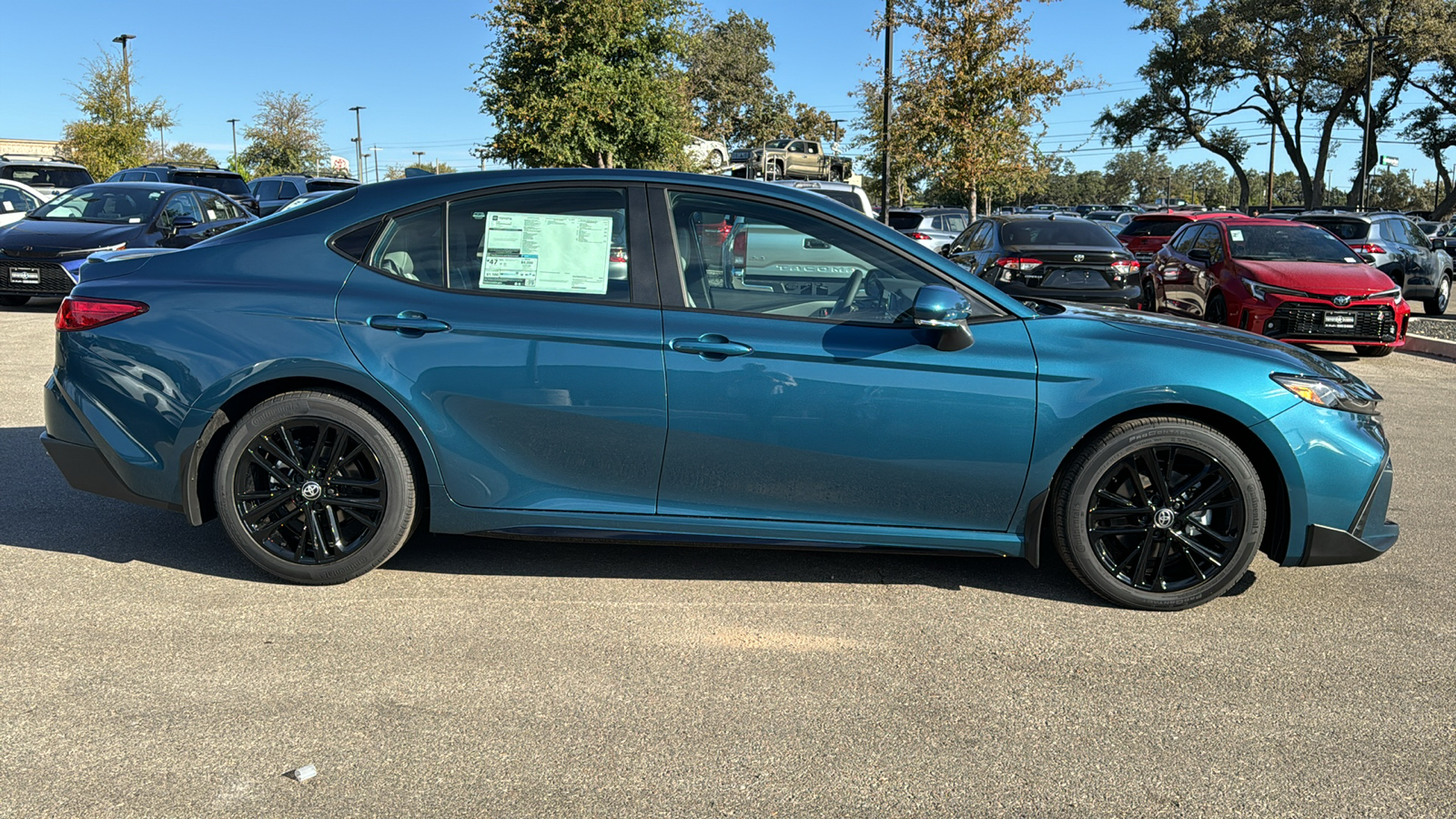 2025 Toyota Camry SE 8