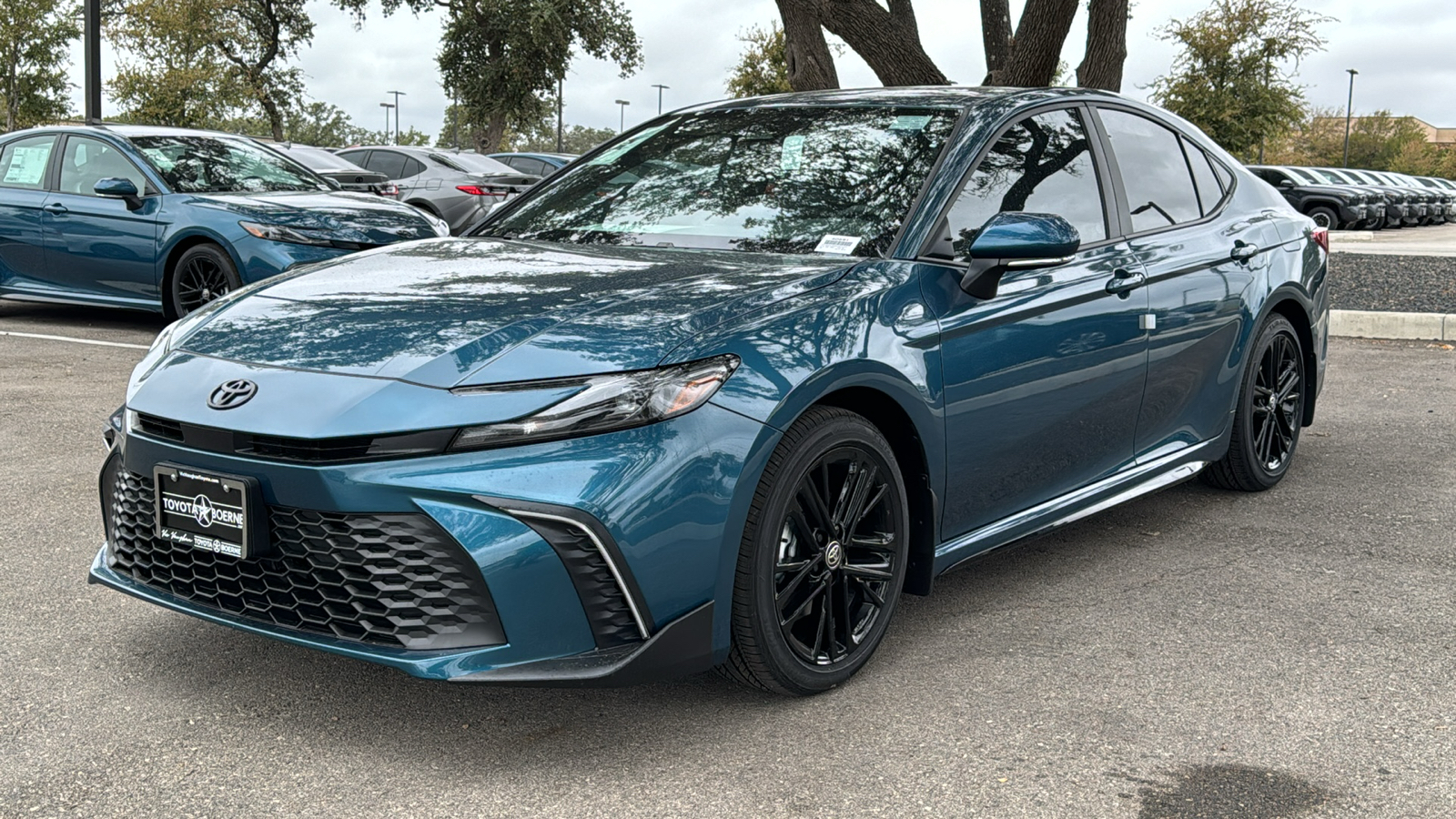 2025 Toyota Camry SE 3