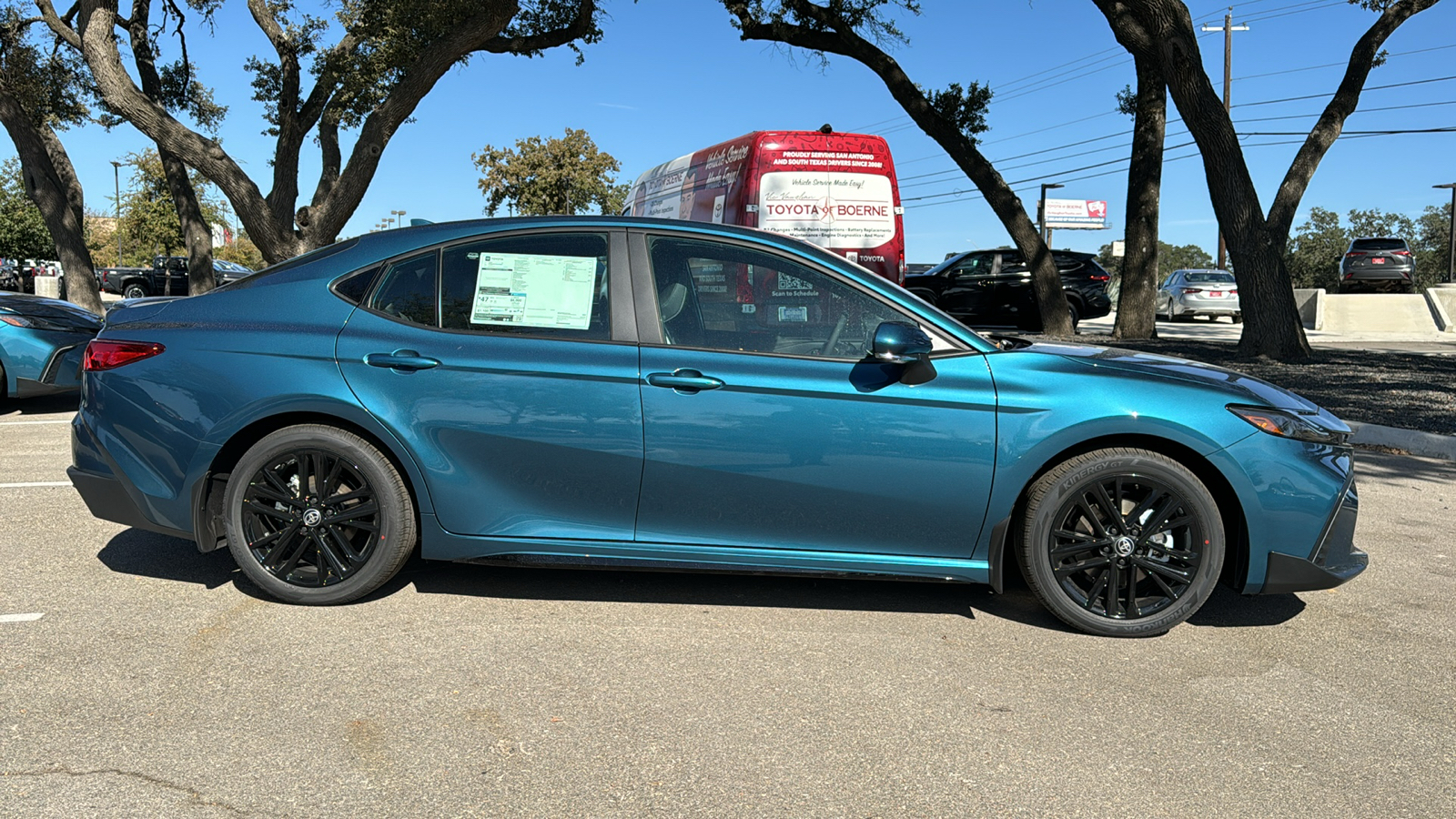 2025 Toyota Camry SE 8