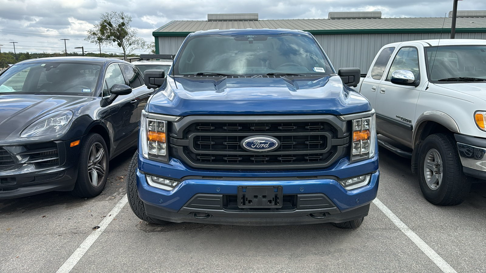 2022 Ford F-150 XLT 2