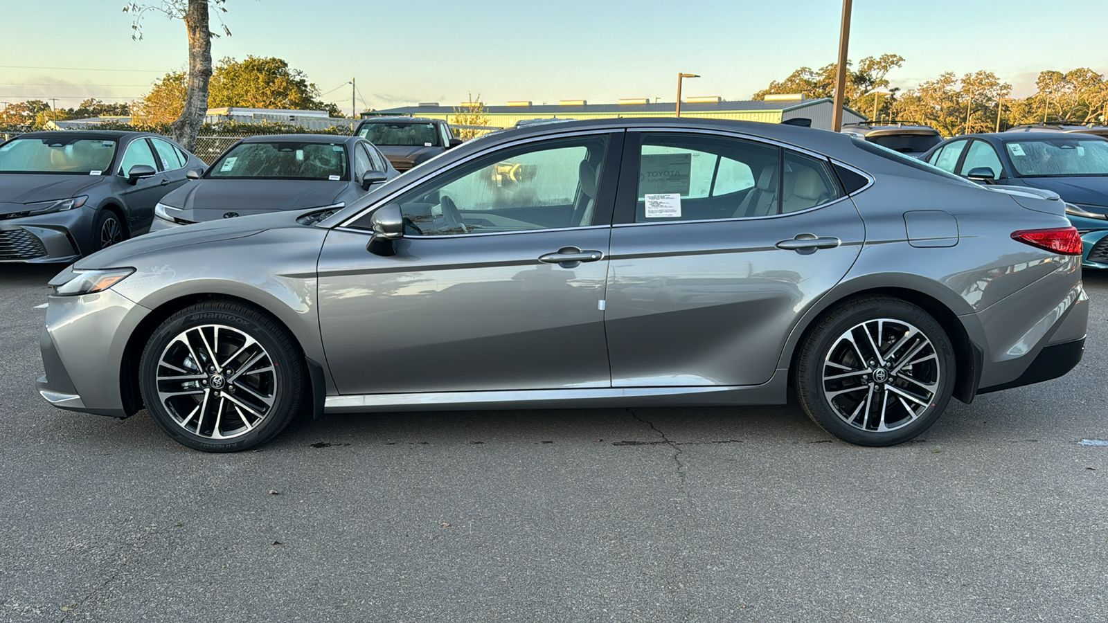 2025 Toyota Camry XLE 4