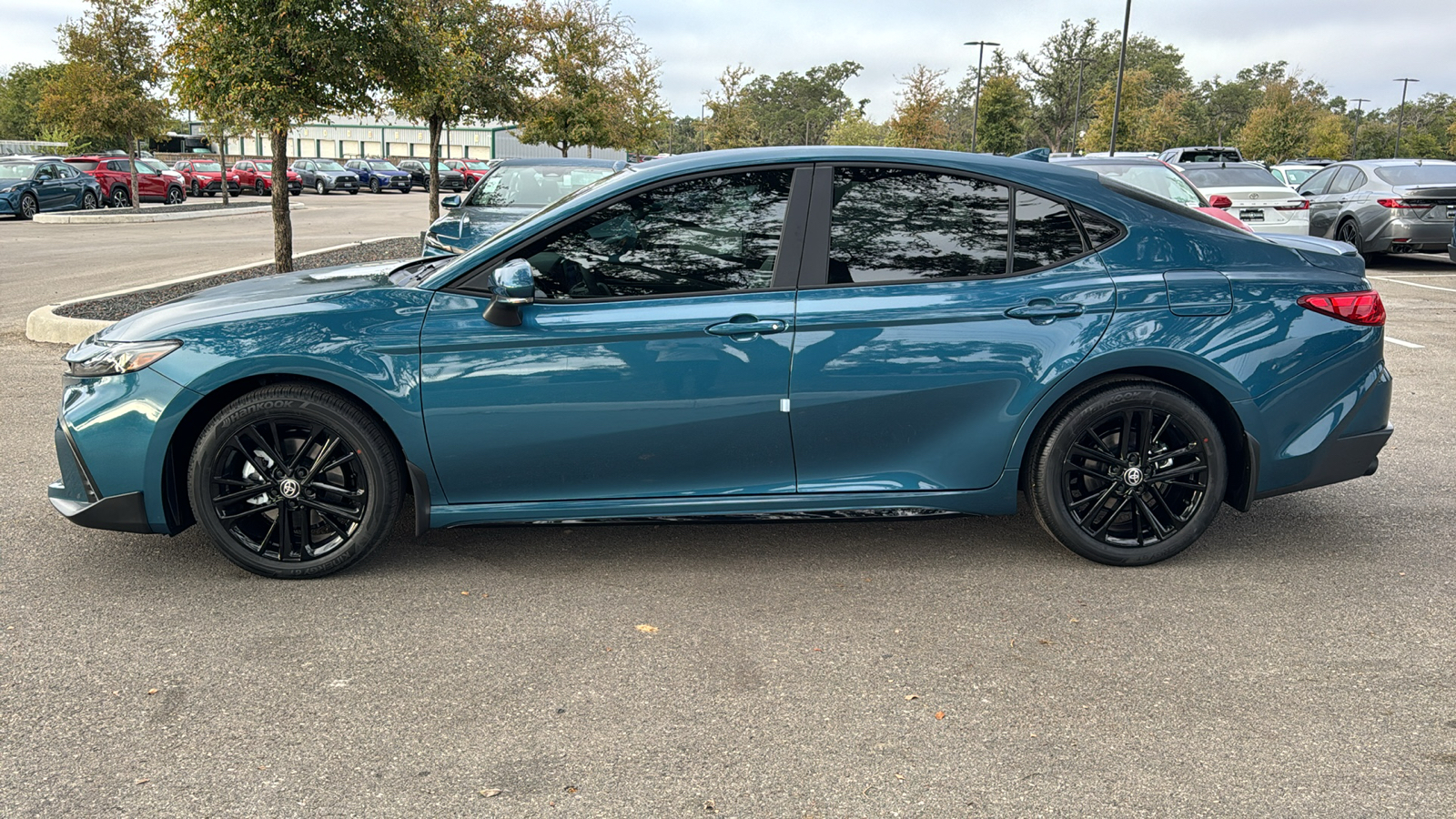 2025 Toyota Camry SE 4