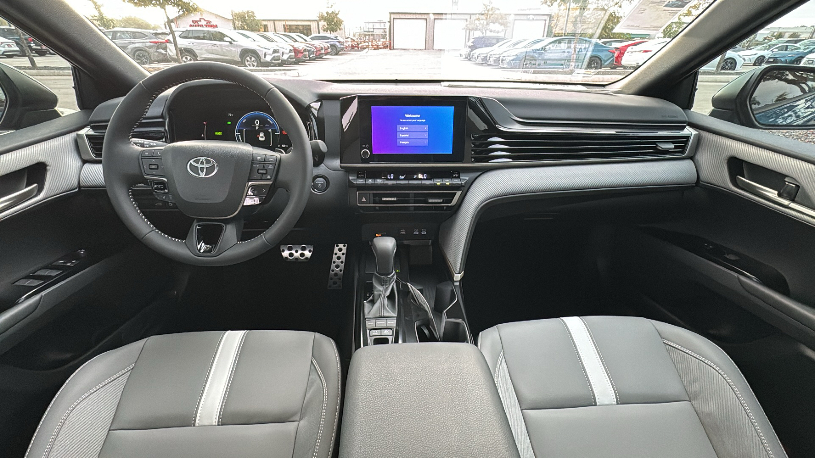 2025 Toyota Camry SE 16