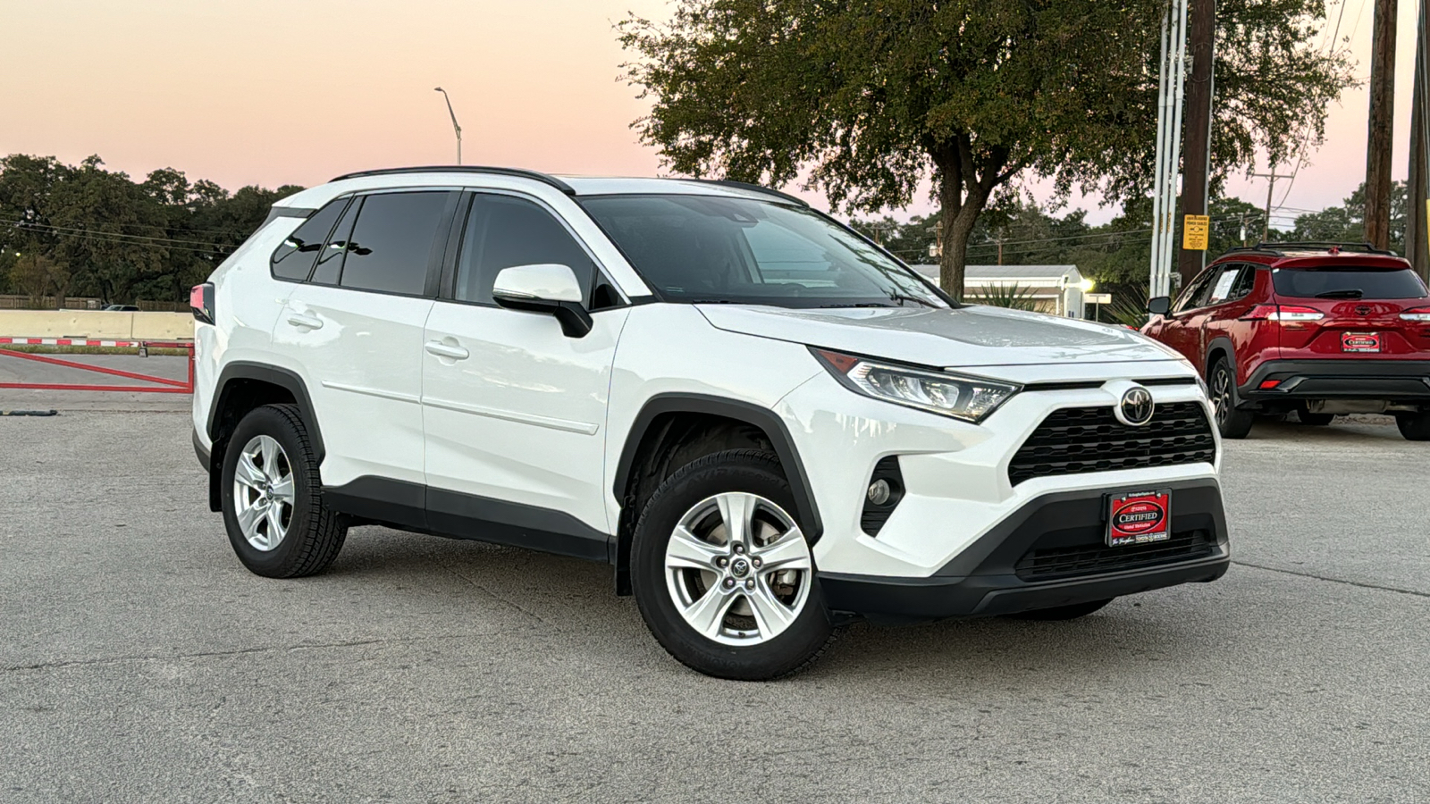 2019 Toyota RAV4 XLE 2