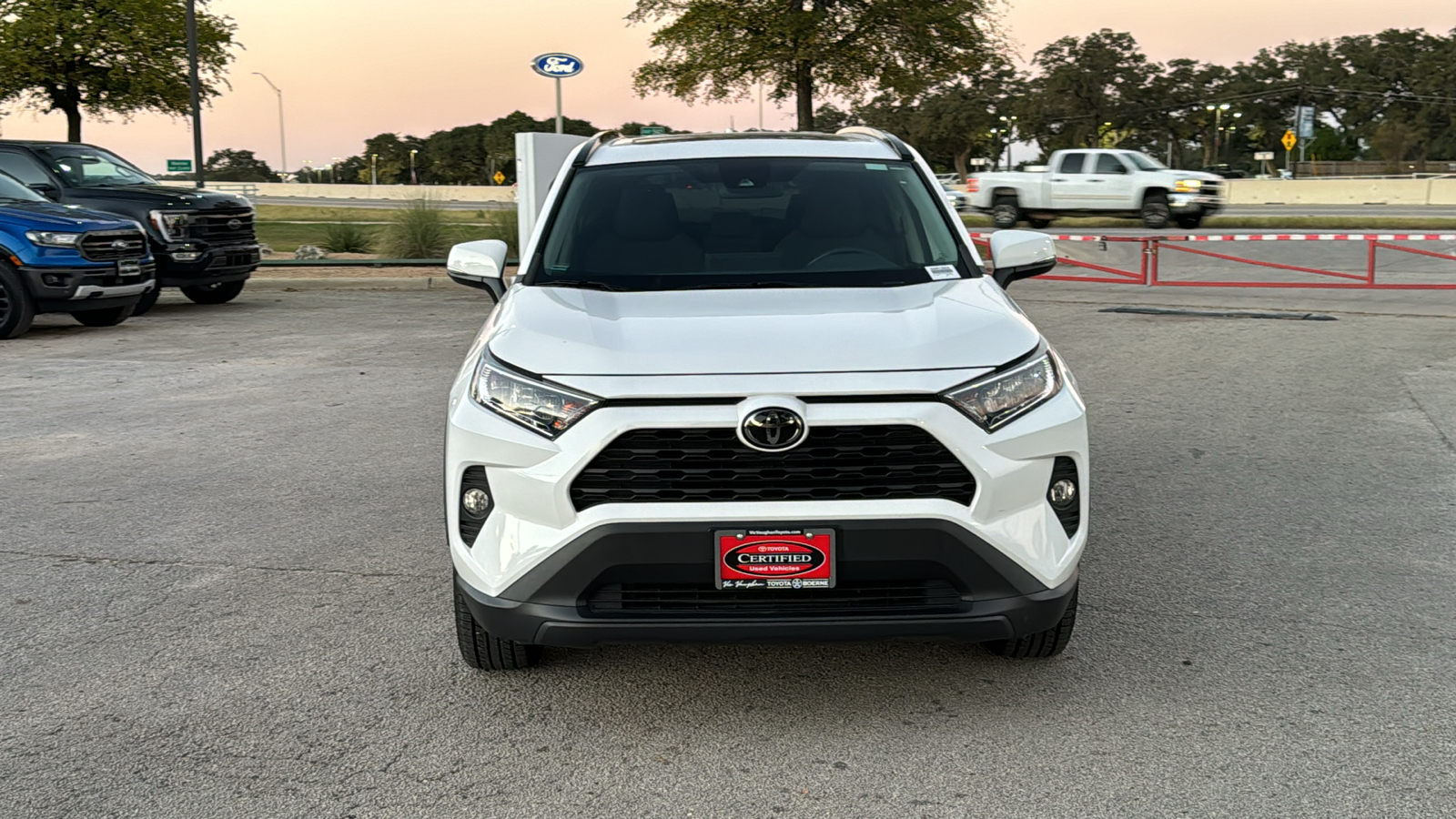 2019 Toyota RAV4 XLE 3