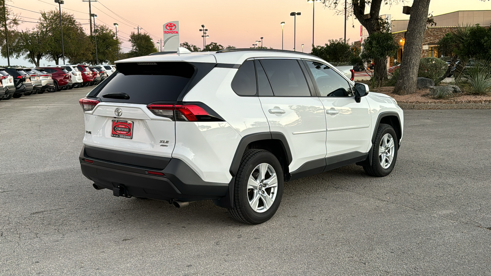 2019 Toyota RAV4 XLE 8