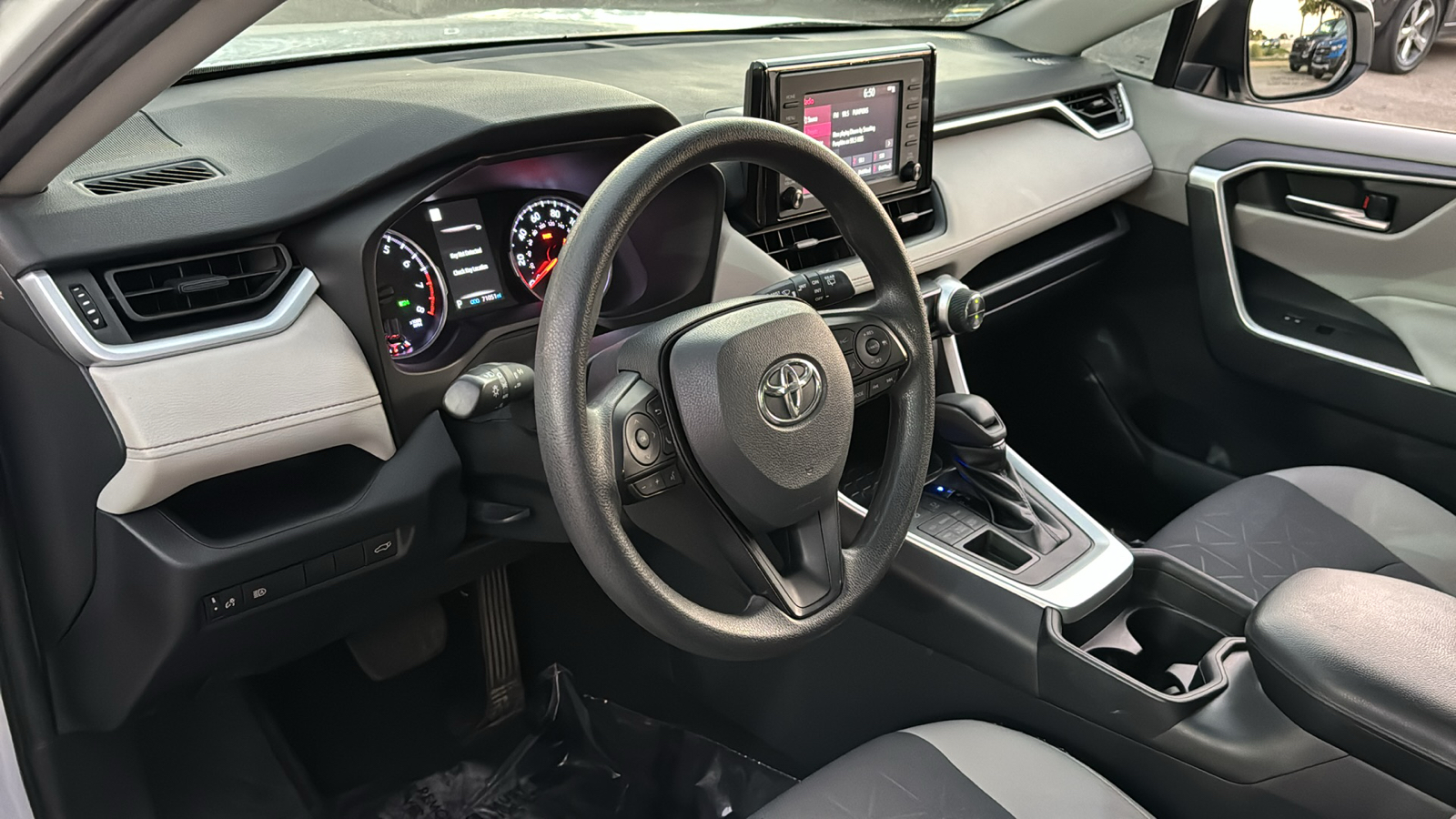 2019 Toyota RAV4 XLE 12