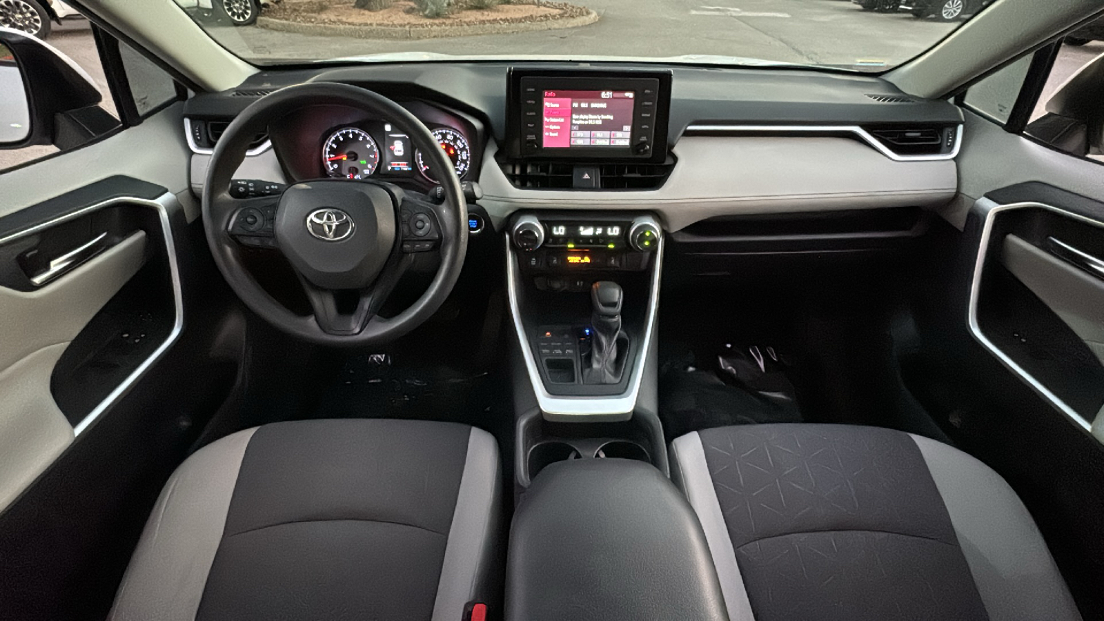 2019 Toyota RAV4 XLE 19