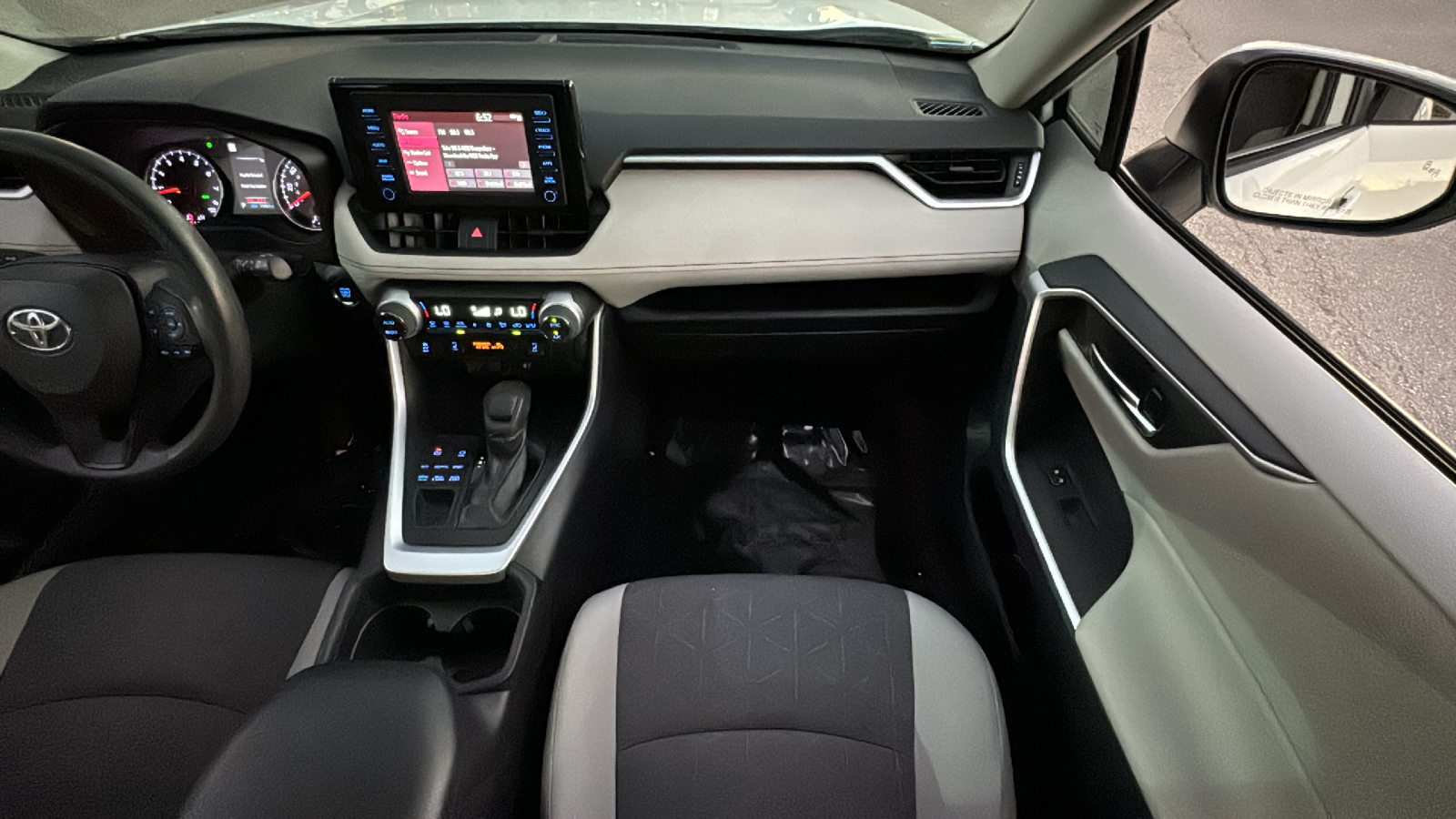 2019 Toyota RAV4 XLE 34