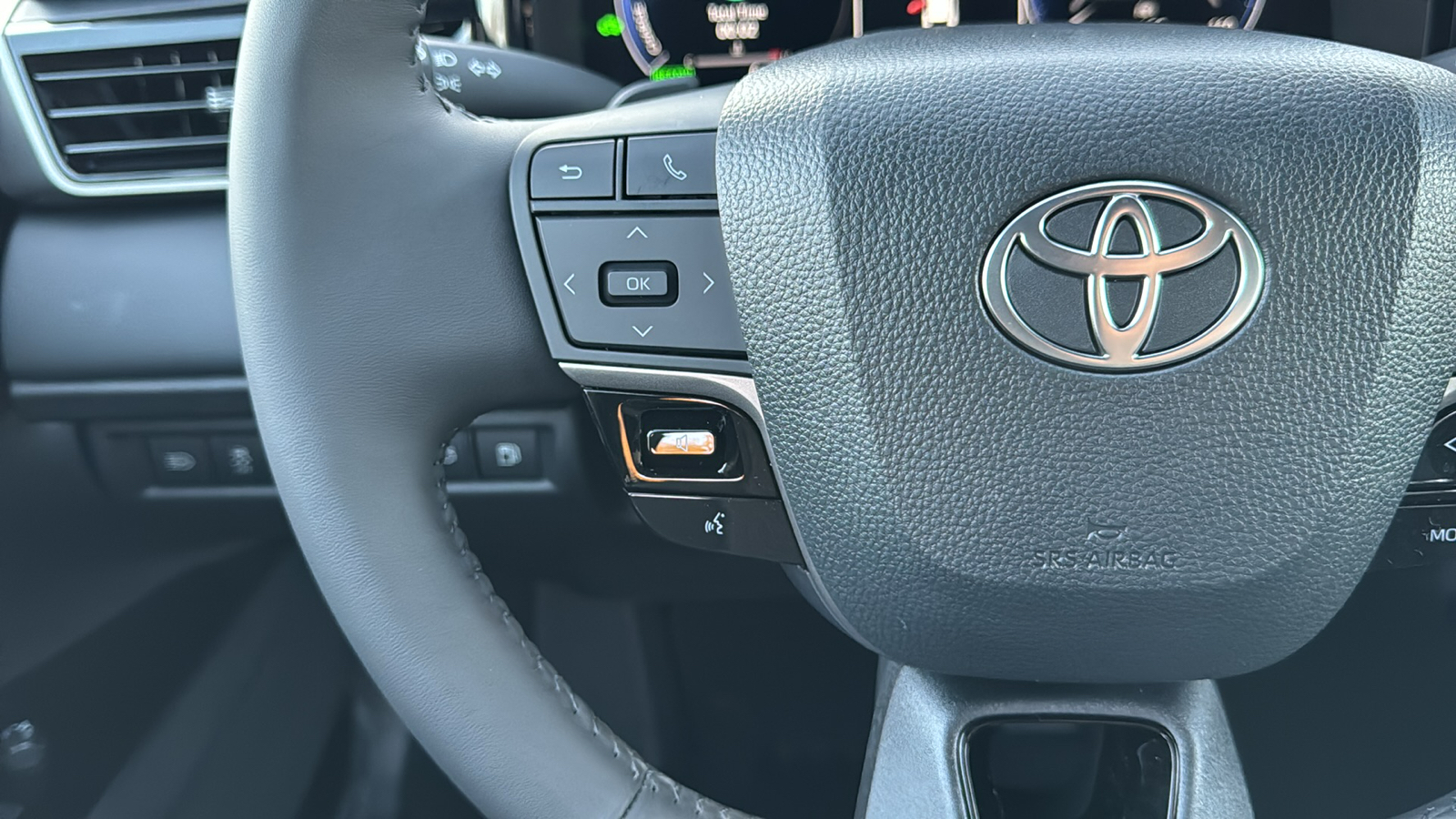 2025 Toyota Camry XSE 19