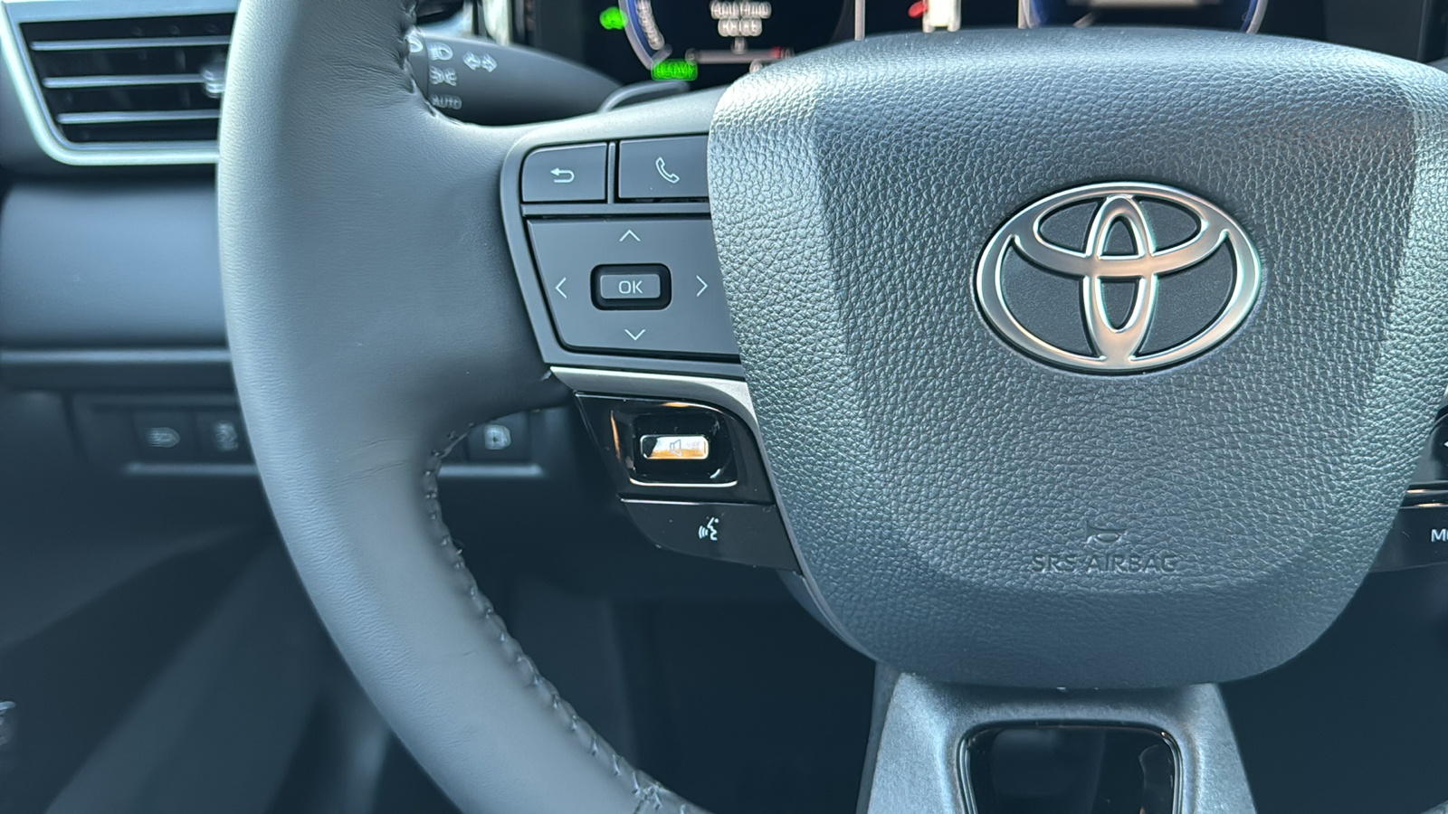 2025 Toyota Camry XSE 19