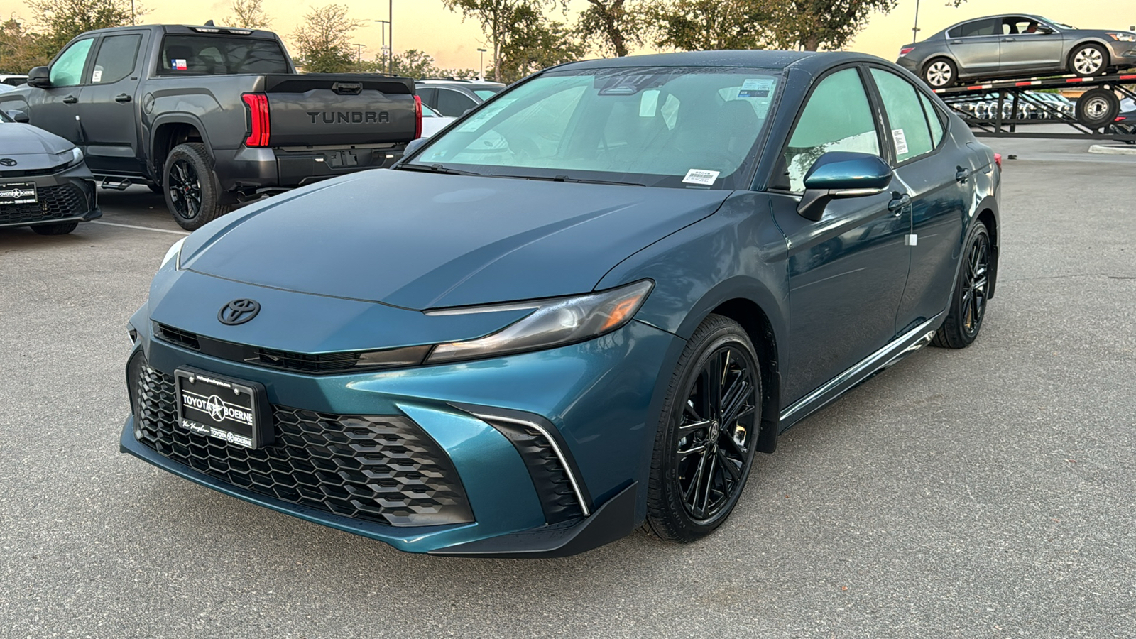 2025 Toyota Camry SE 3