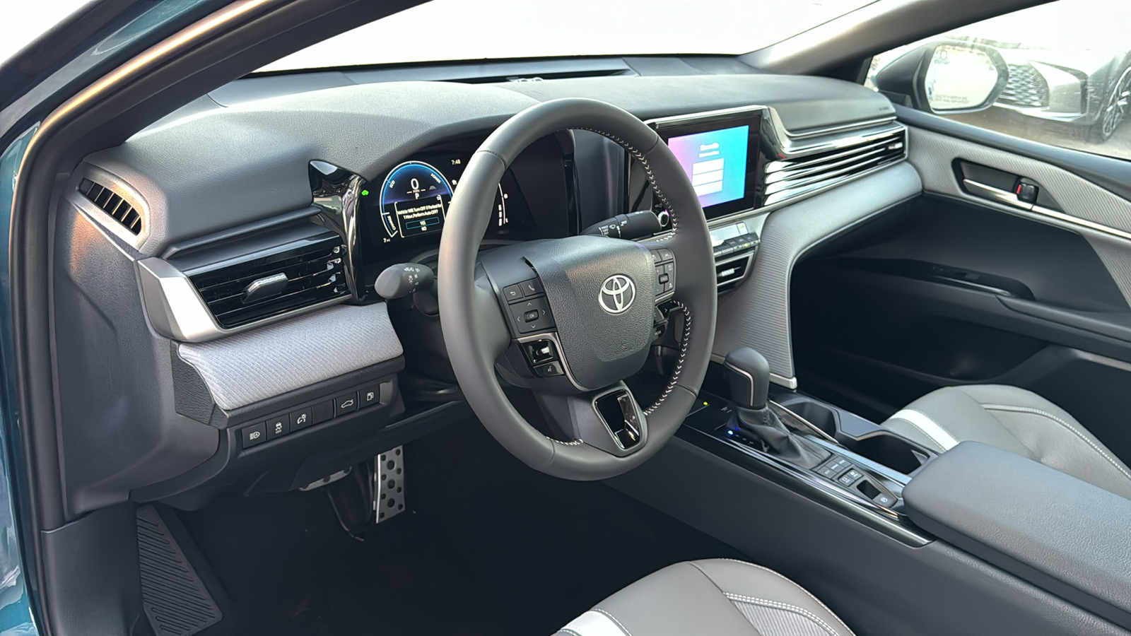 2025 Toyota Camry SE 12