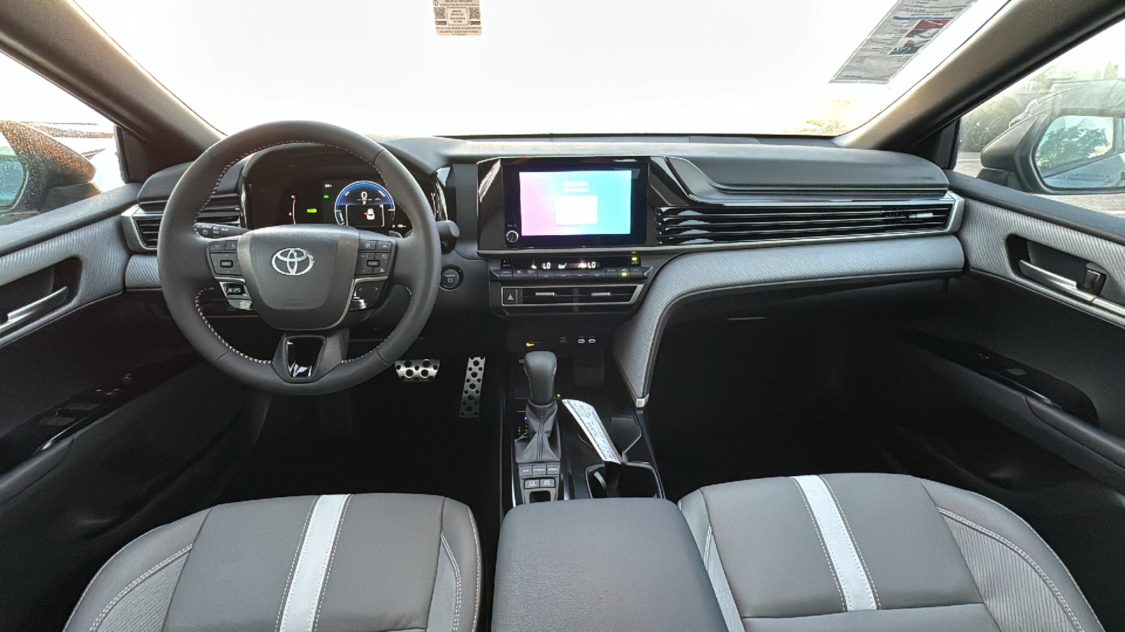 2025 Toyota Camry SE 16