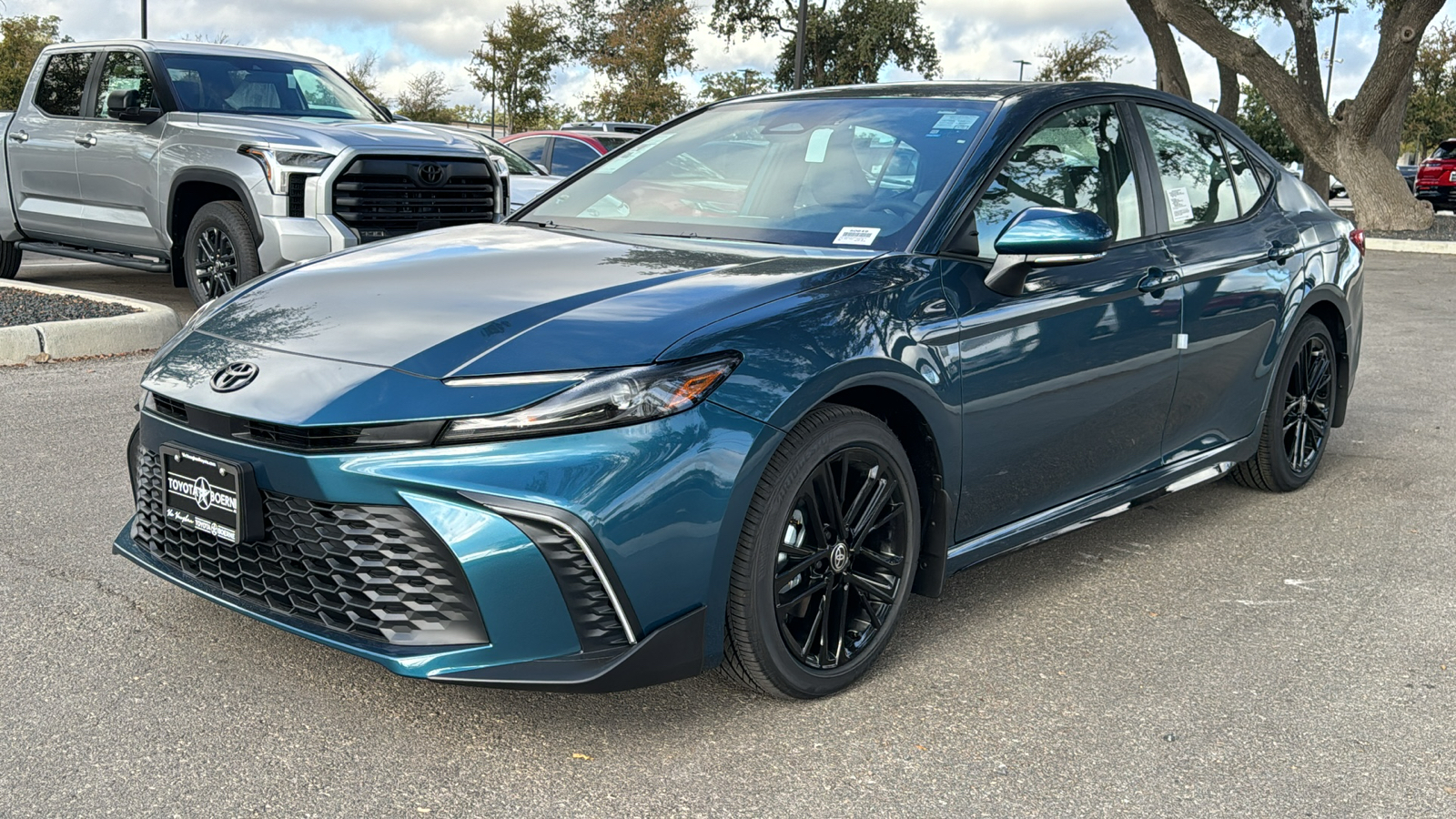 2025 Toyota Camry SE 4