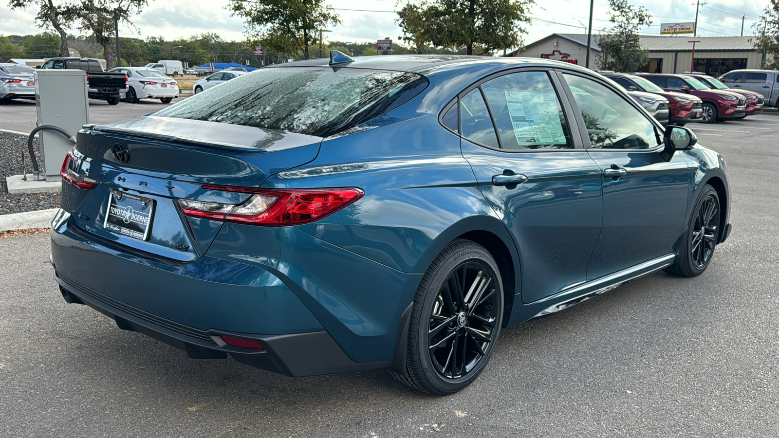 2025 Toyota Camry SE 8