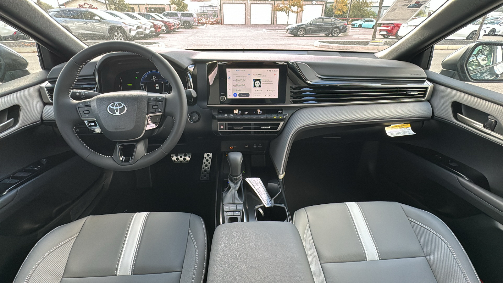 2025 Toyota Camry SE 17