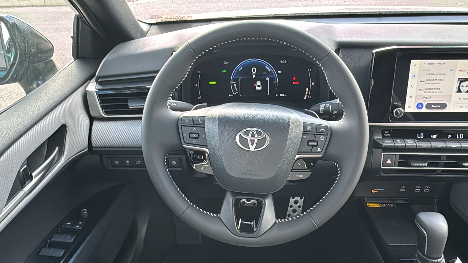 2025 Toyota Camry SE 18