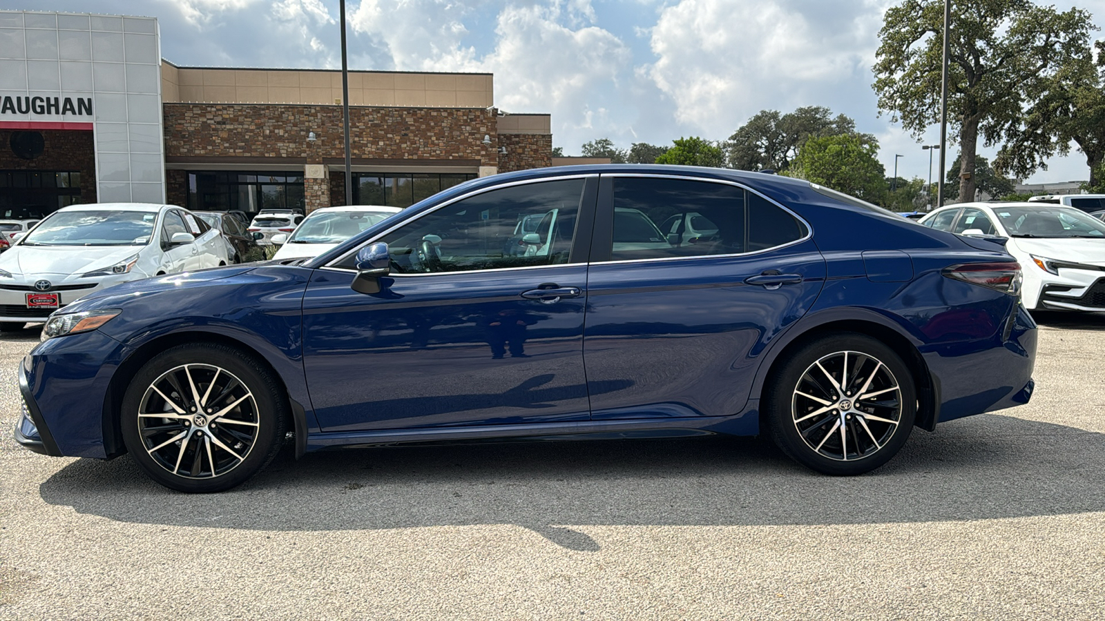 2023 Toyota Camry SE 4