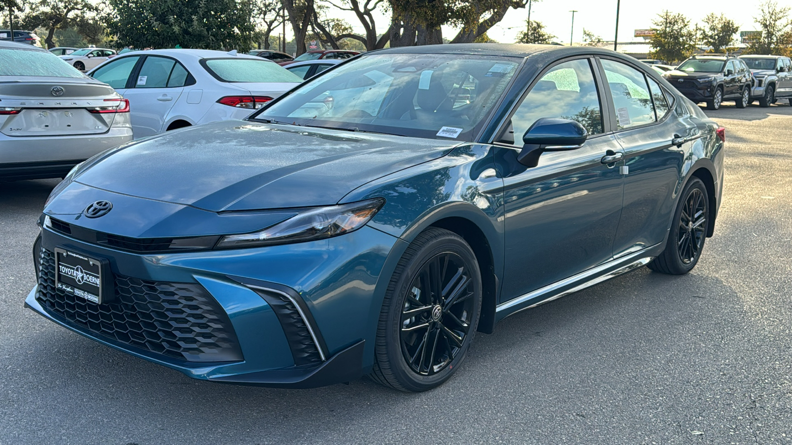 2025 Toyota Camry SE 4